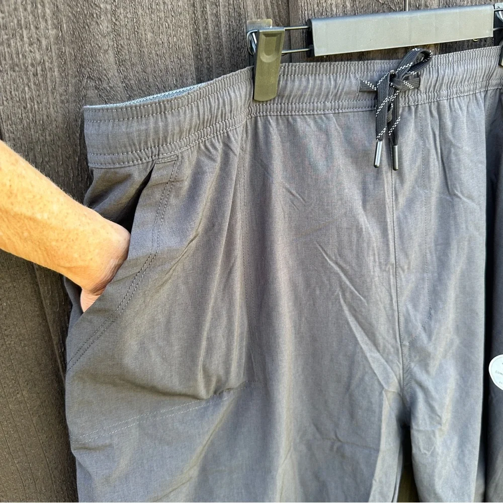 Kenneth Cole Active Dark Gray Athletic shorts compression liner NWT 4X - Picture 4 of 12